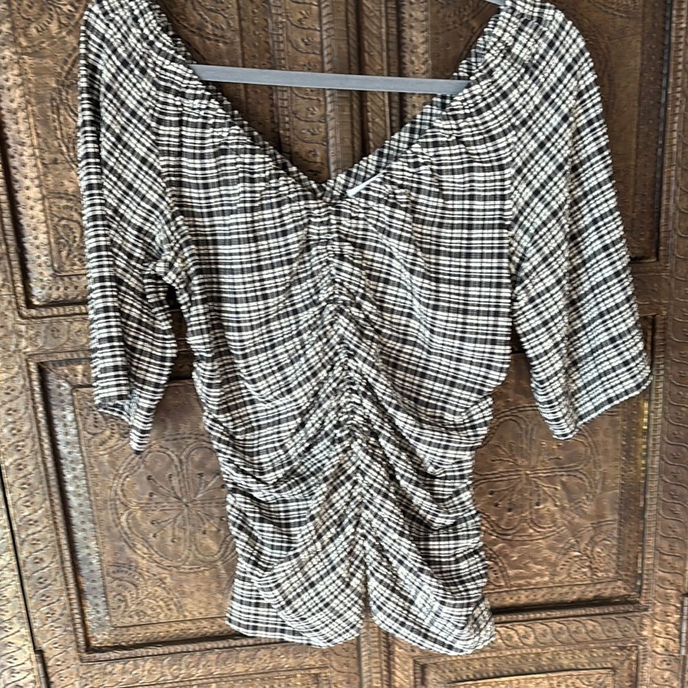 Ganni Black and White Ruched 3/4 Sleeve Blouse. Scandinavian size 42.